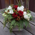 Simple Christmas Table Flower Arrangements
